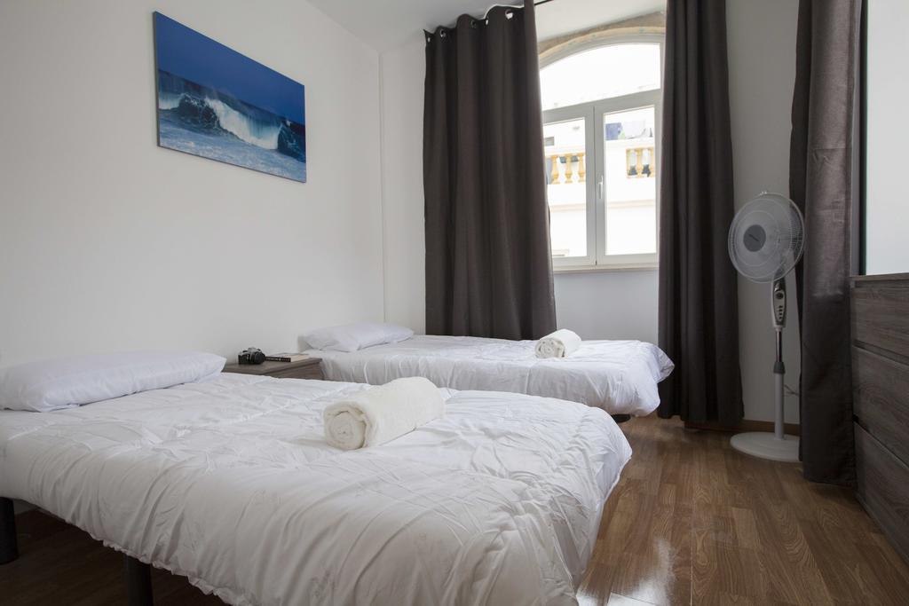 Guest House First Floor Lagos Bagian luar foto