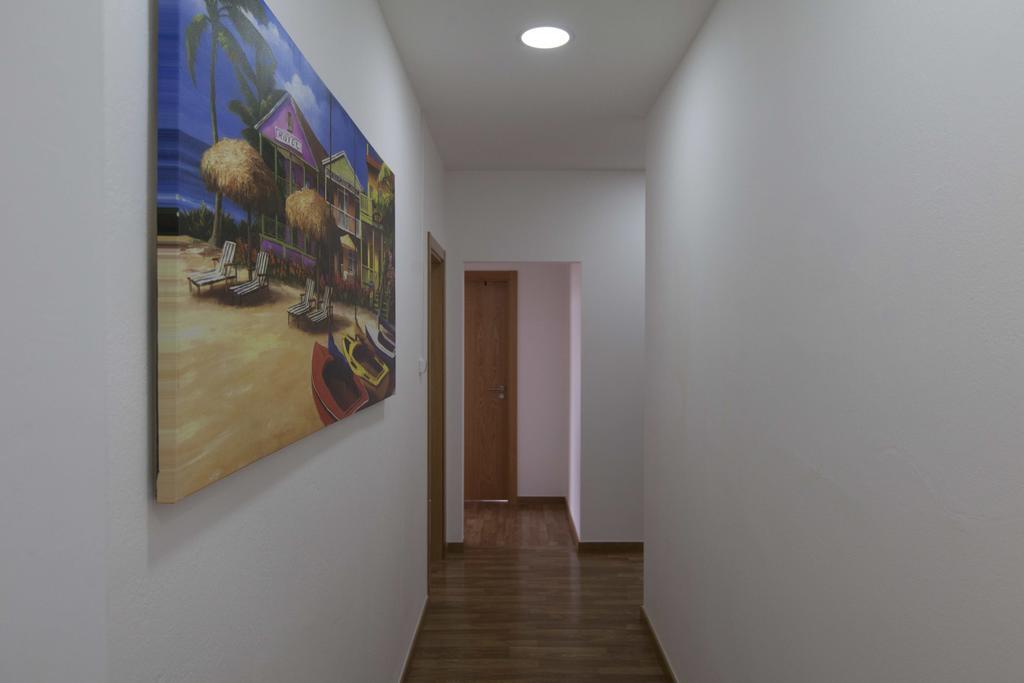 Guest House First Floor Lagos Bagian luar foto