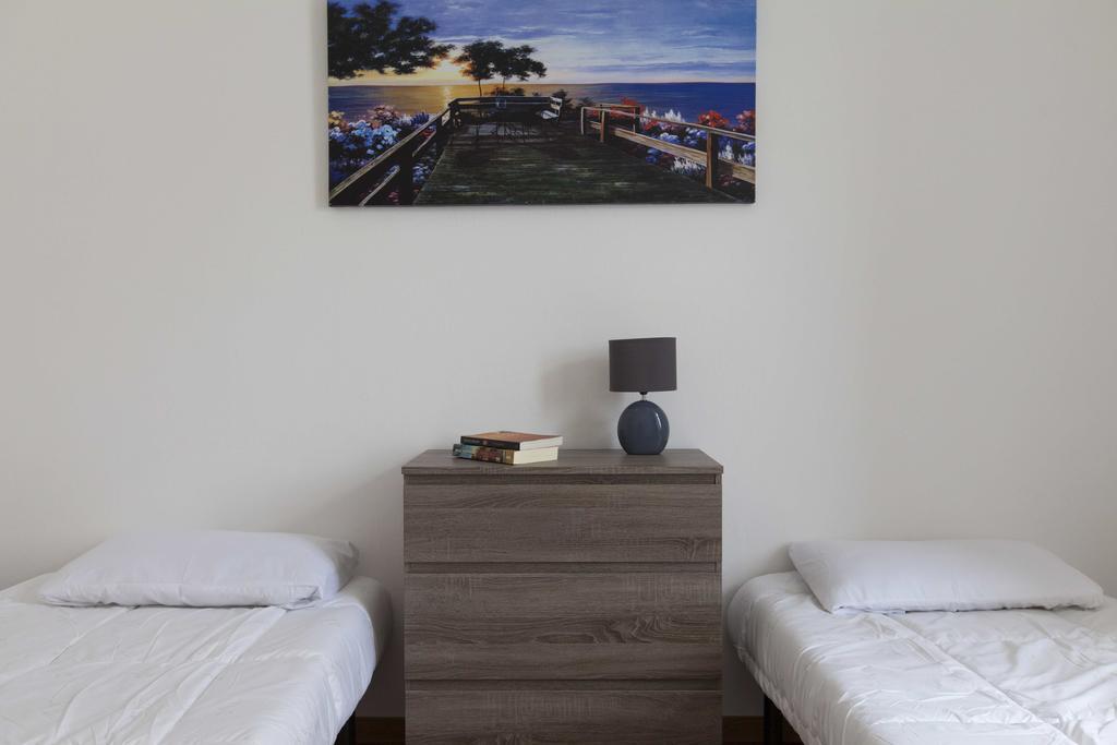 Guest House First Floor Lagos Bagian luar foto